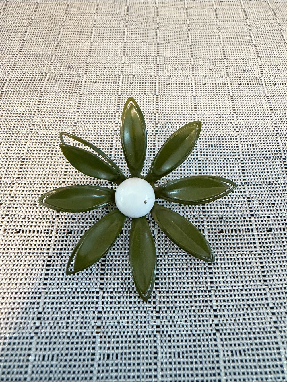 Vintage Olive Green Enamel Daisy Brooch